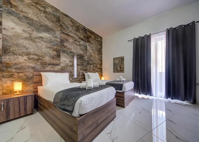 Openplan Penthouse With Private Terrace, Wifi & Ac By 360 Estates Żabbar