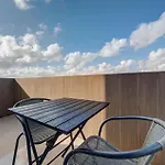 Openplan Penthouse With Private Terrace, Wifi & Ac By 360 Estates アパート Żabbar
