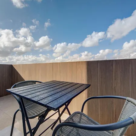 Openplan Penthouse With Private Terrace, Wifi & Ac By 360 Estates 아파트 Żabbar