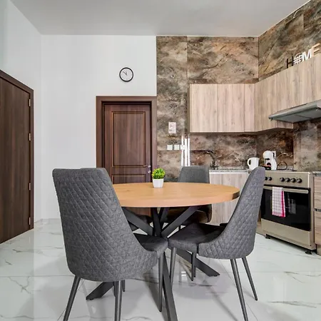 Apartment Openplan Penthouse With Private Terrace, Wifi & Ac By 360 Estates *