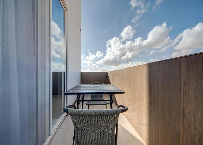 Openplan Penthouse With Private Terrace, Wifi & Ac By 360 Estates Żabbar
