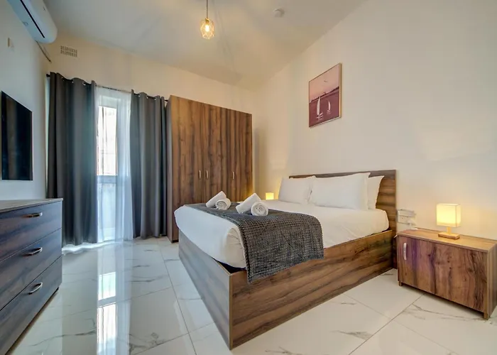 Openplan Penthouse With Private Terrace, Wifi & Ac By 360 Estates Apartament Żabbar